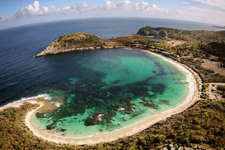 Half Moon Bay, Antigua