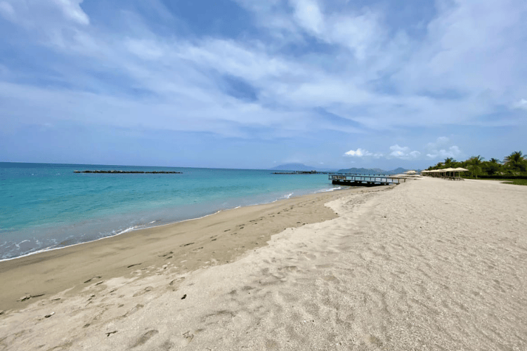 Pinney's Beach (Nevis)