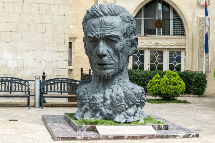 Azerbaijani poet, Aliagha Vahid, Baku Old City