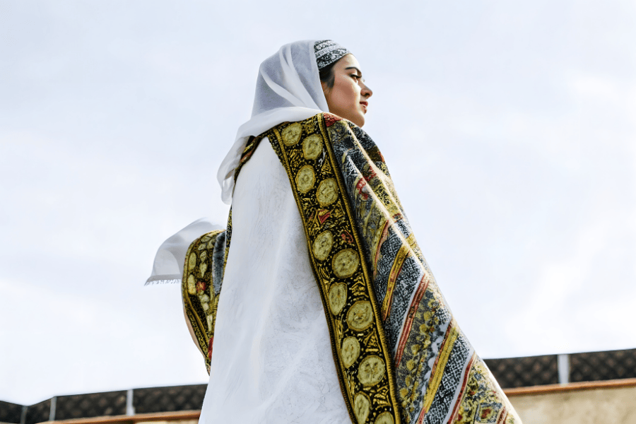 woman wearing Wearing a headscarf or shawl in Marrakech
